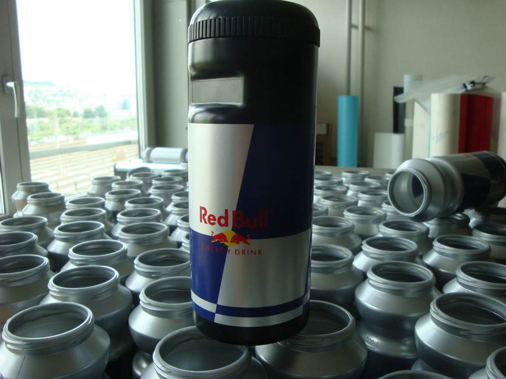 Chris Hart GmbH Siebdruck und Beschriftungen Zürich: Siebdruck - Sticker: Red Bull Trinkflaschen: Bild4