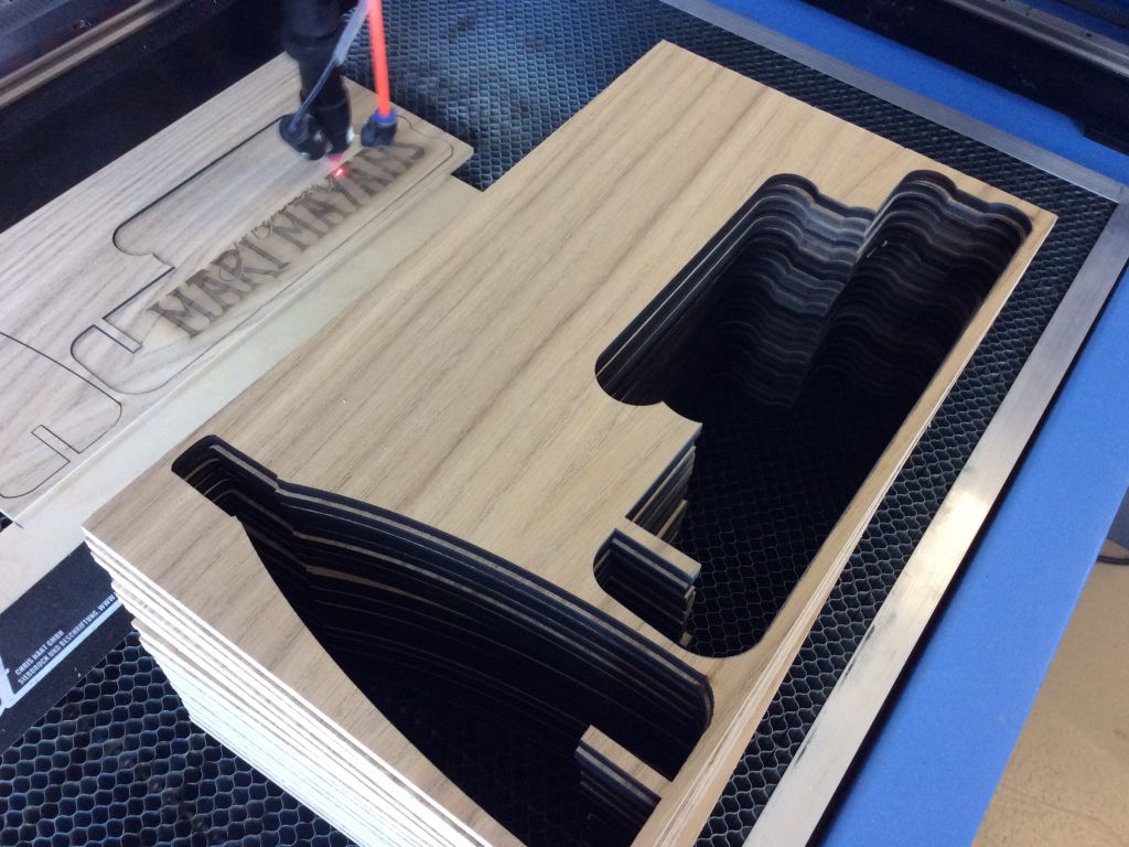 Chris Hart GmbH Siebdruck und Beschriftungen Zürich: Fräsarbeiten / Laser cut  - Holz/Kunstoff: Hierbas Steller: Bild3