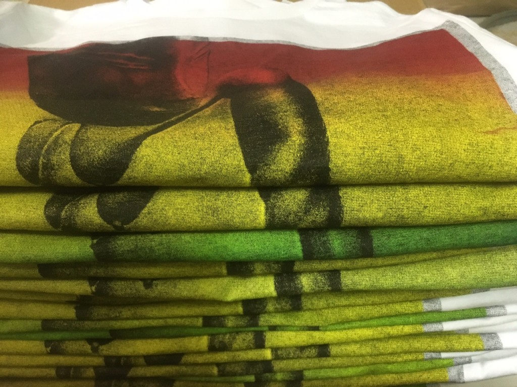 Chris Hart GmbH Siebdruck und Beschriftungen Zürich: T-Shirt + Textil Prints - Iris Print mit 60 er Raster überdruckt
  